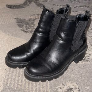 Universal thread boots